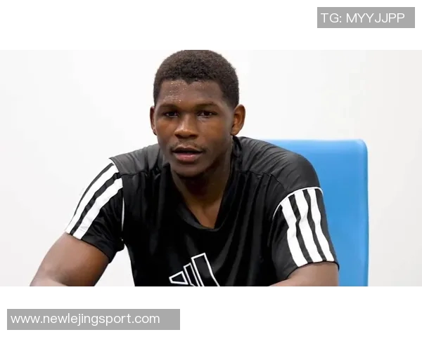 爱德华兹现场脱下比赛球衣赠送球迷令人惊叹的温暖瞬间